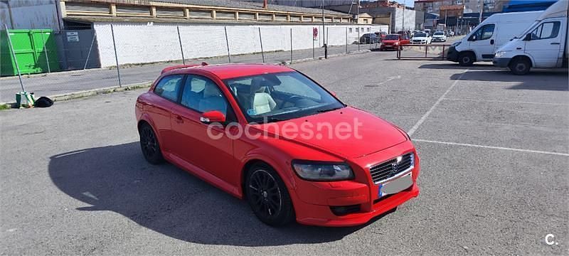 Usado Volvo C30 Summum 220 CV (161 kW) 2006 Rojo Utilitario