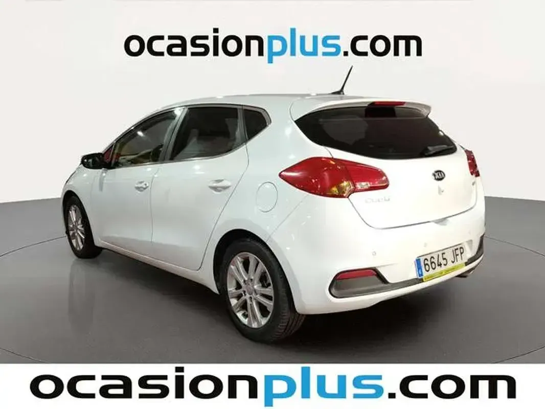 Begagnad Kia Ceed 128 HK (94 kW) 2015 Vit Halvkombi