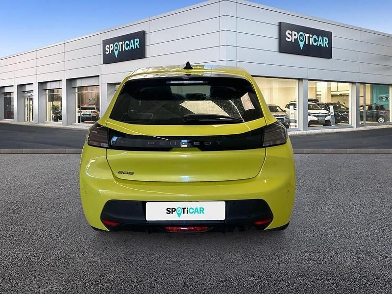 Usado Peugeot 208 Active 100 CV (73 kW) 2024 Dorado Utilitario