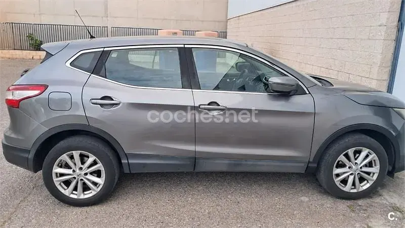 Usado Nissan Qashqai Premium Edition 110 CV (80 kW) 2014 Gris / plata SUV
