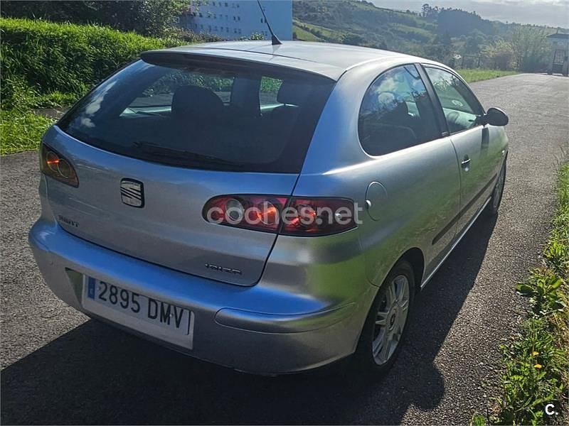 Usado Seat Ibiza 64 CV (47 kW) 2005 Gris / plata Utilitario