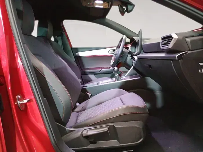 Usado Seat Leon FR 130 CV (95 kW) 2023 Rojo Berlina