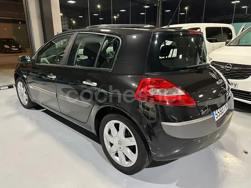 Usado Renault Mégane Dynamique 105 CV (77 kW) 2006 Negro Berlina