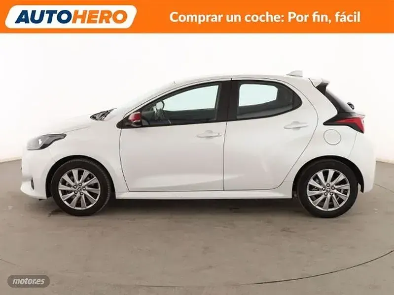 Usado Toyota Yaris Hybrid Active 116 CV (85 kW) 2022 Blanco Berlina