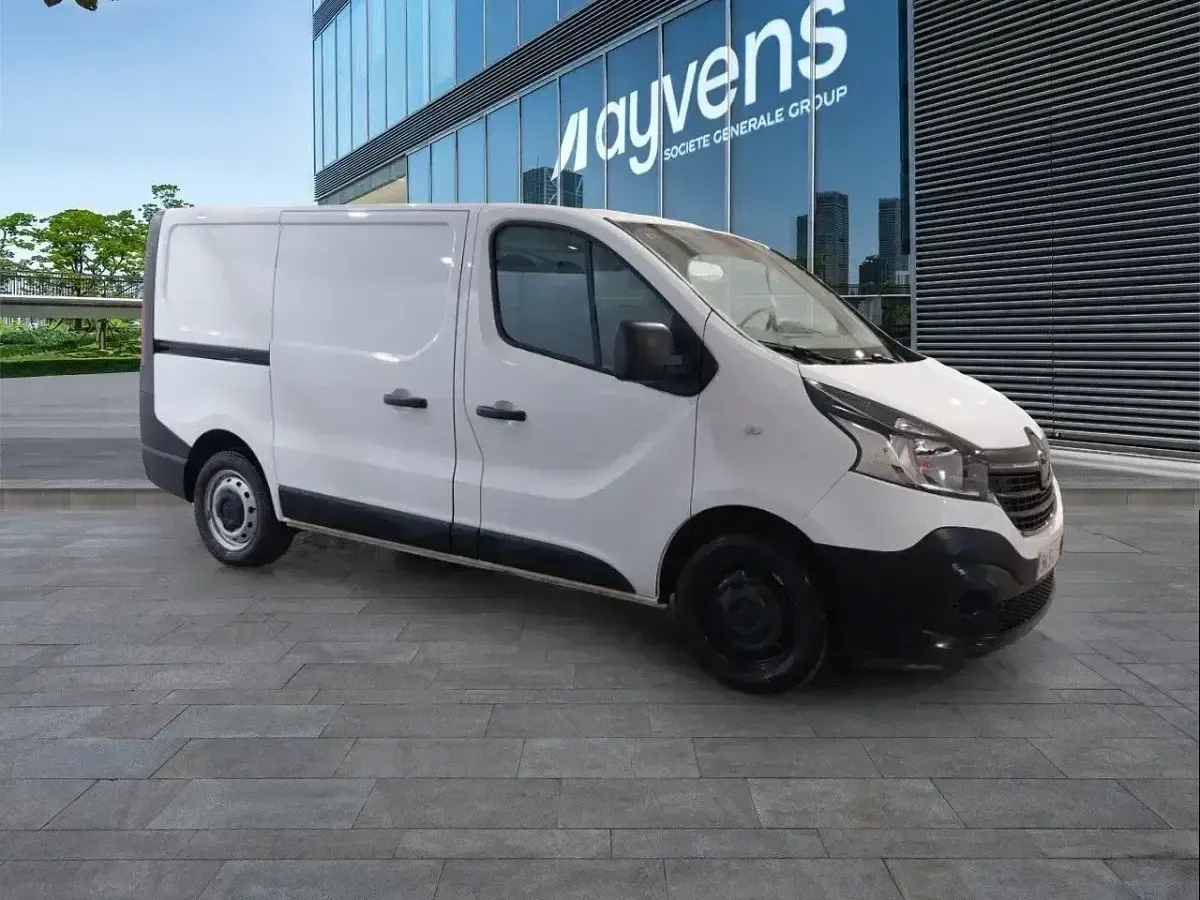 Usado Renault Trafic 120 CV (88 kW) 2021 Blanco Monovolumen