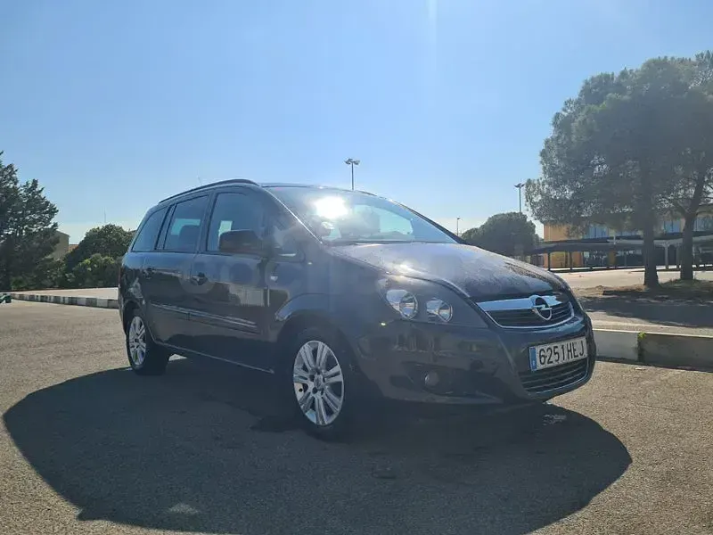 Usado Opel Zafira Family 110 CV (80 kW) 2008 Negro Monovolumen
