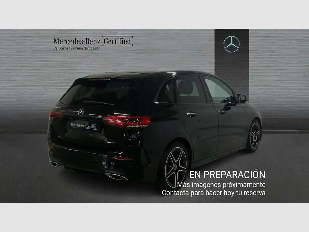 Usado Mercedes B180 116 CV (85 kW) 2023 Negro Utilitario