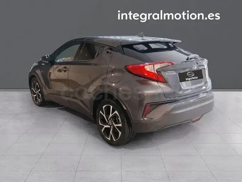 Usado Toyota C-HR Advance 122 CV (89 kW) 2020 Gris / plata SUV