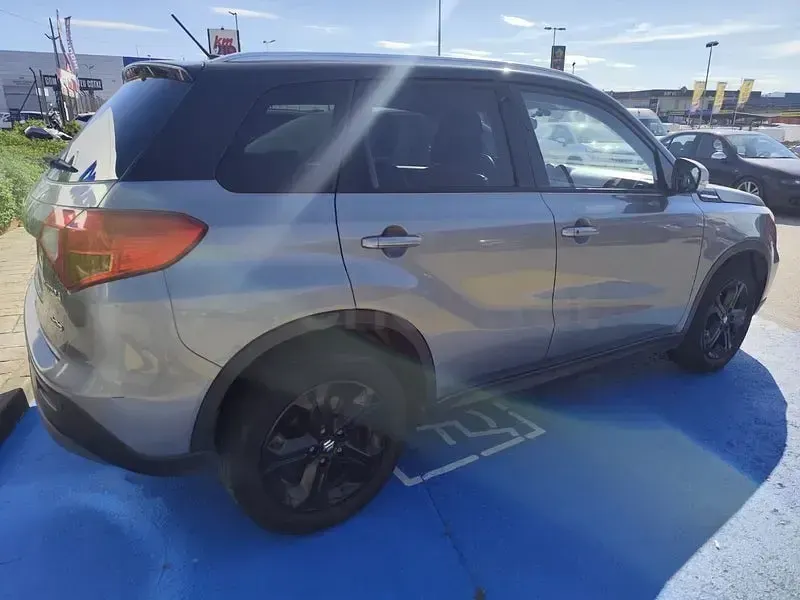 Usado Suzuki Vitara 140 CV (102 kW) 2016 Gris / plata SUV