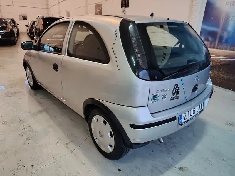 Usado Opel Corsa Sport 70 CV (51 kW) 2004 Gris / plata Utilitario