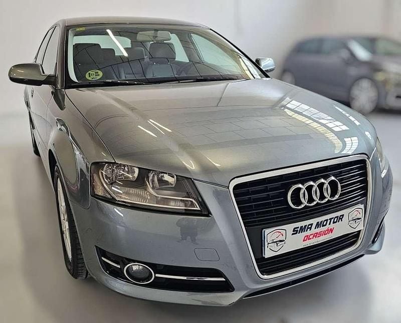 Usado Audi A3 Sportback Attraction 105 CV (77 kW) 2011 Azul Utilitario