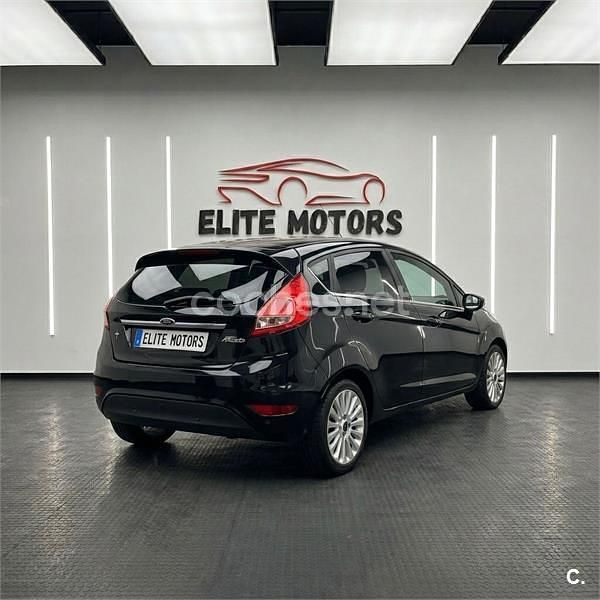 Usado Ford Fiesta Titanium 95 CV (69 kW) 2010 Negro Utilitario
