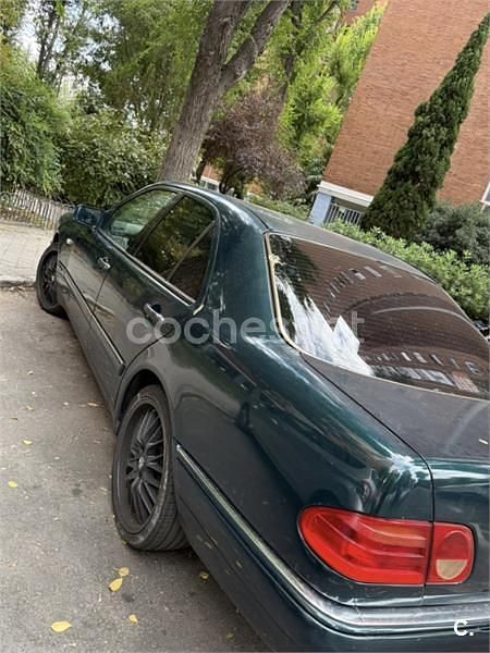 Usado Mercedes E280 Elegance 204 CV (150 kW) 1998 Verde Berlina