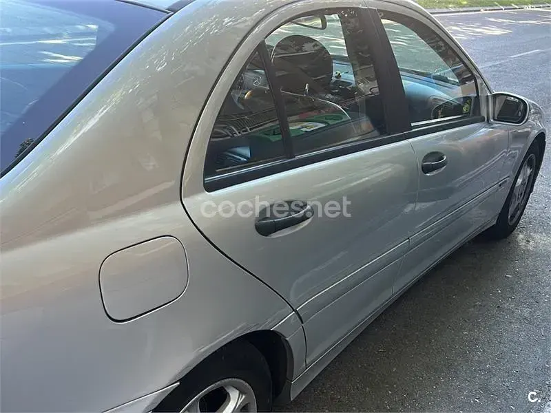 Usado Mercedes C220 Elegance 150 CV (110 kW) 2007 Gris / plata Berlina