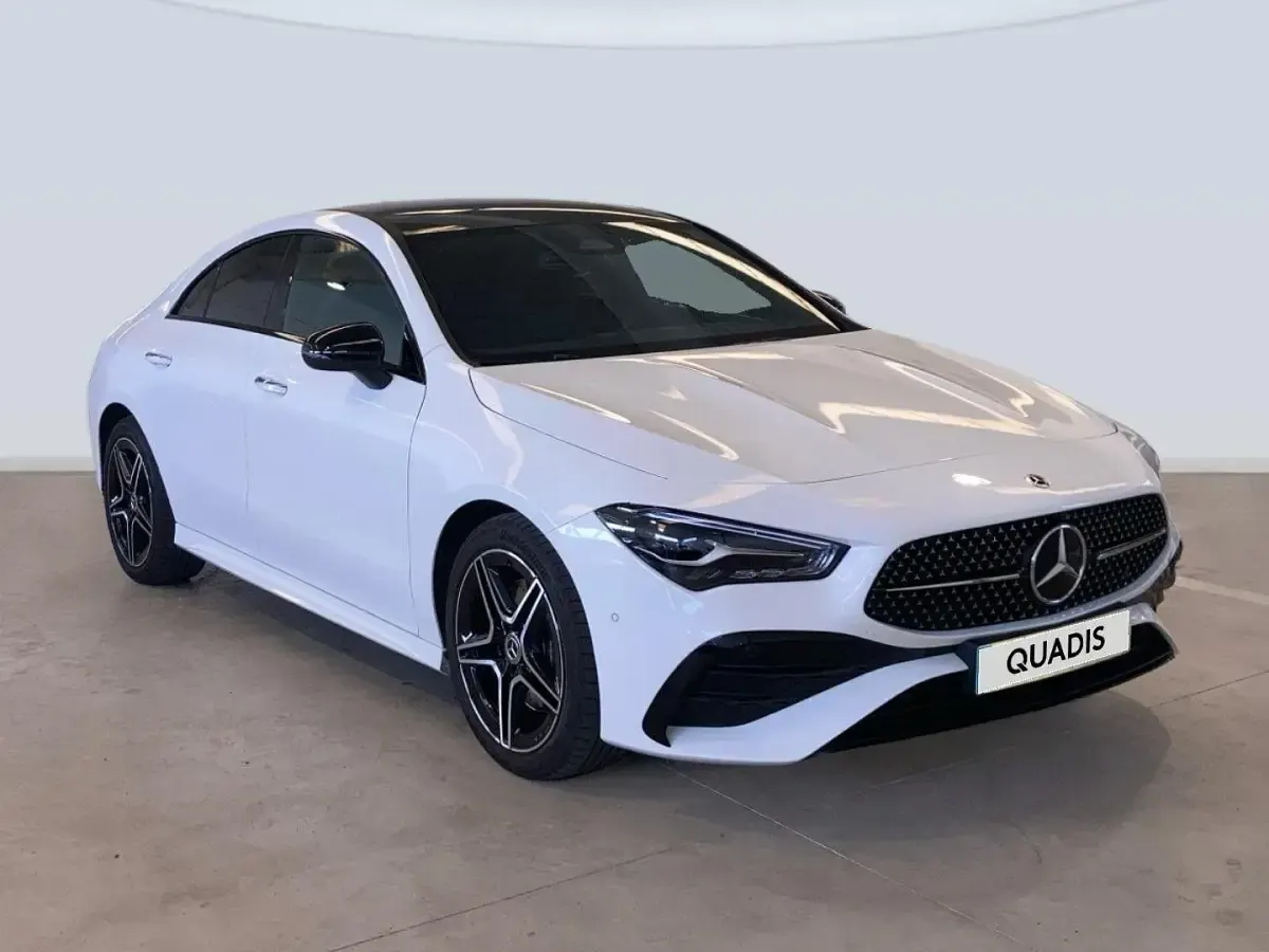 Usado Mercedes CLA220 190 CV (139 kW) 2025 Blanco Berlina