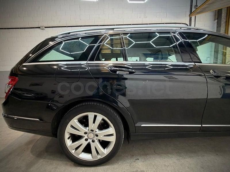 Usado Mercedes C220 Avantgarde 170 CV (125 kW) 2010 Negro Familiar