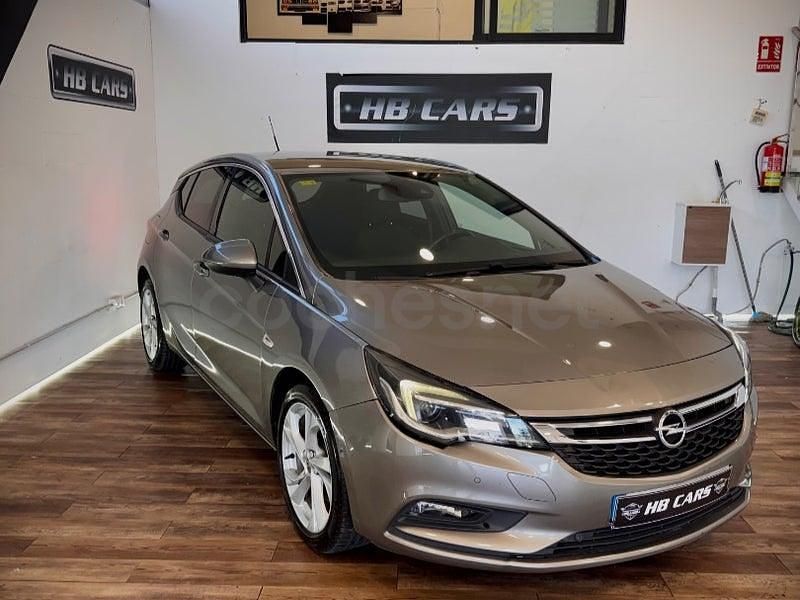 Usado Opel Astra Dynamic 110 CV (80 kW) 2016 Gris / plata Berlina