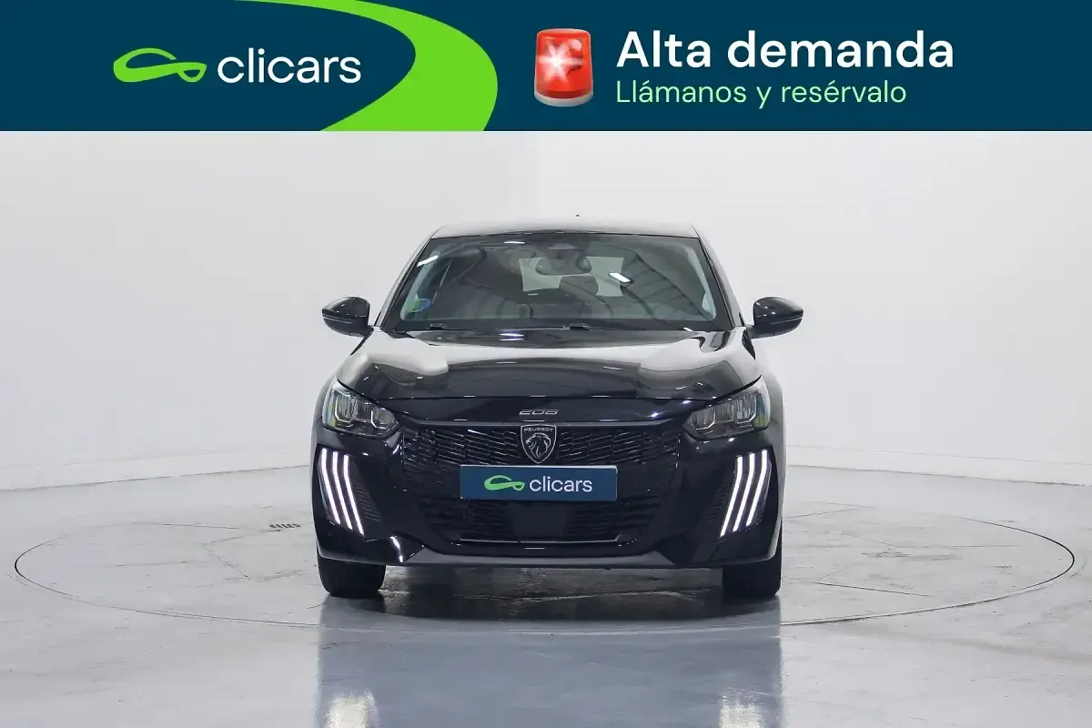 Usado Peugeot 208 Allure 110 CV (80 kW) 2025 Negro Utilitario