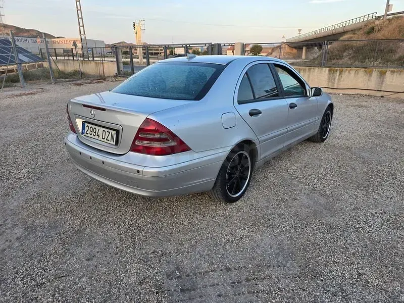 Usado Mercedes C220 Classic 143 CV (105 kW) 2000 Gris / plata Berlina