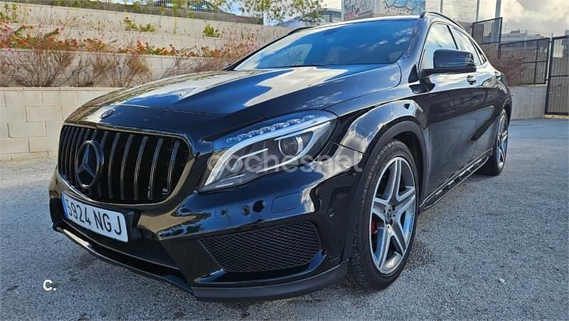 Usado Mercedes GLA180 AMG line 122 CV (89 kW) 2016 Negro SUV