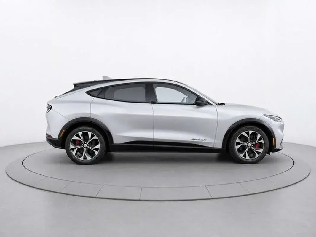Usado Ford Mustang Mach-E 258 kW (351 CV) 2022 Gris SUV
