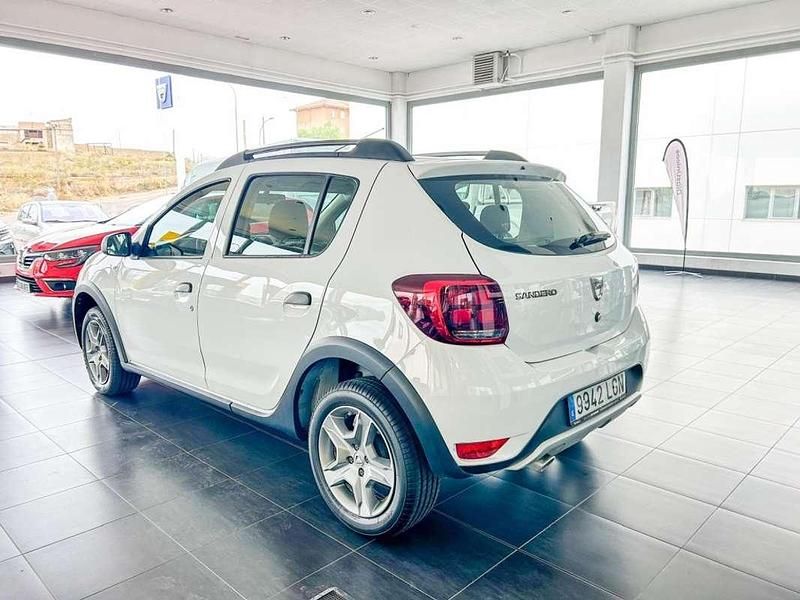 Usado Dacia Sandero Comfort 91 CV (66 kW) 2020 Blanco Utilitario