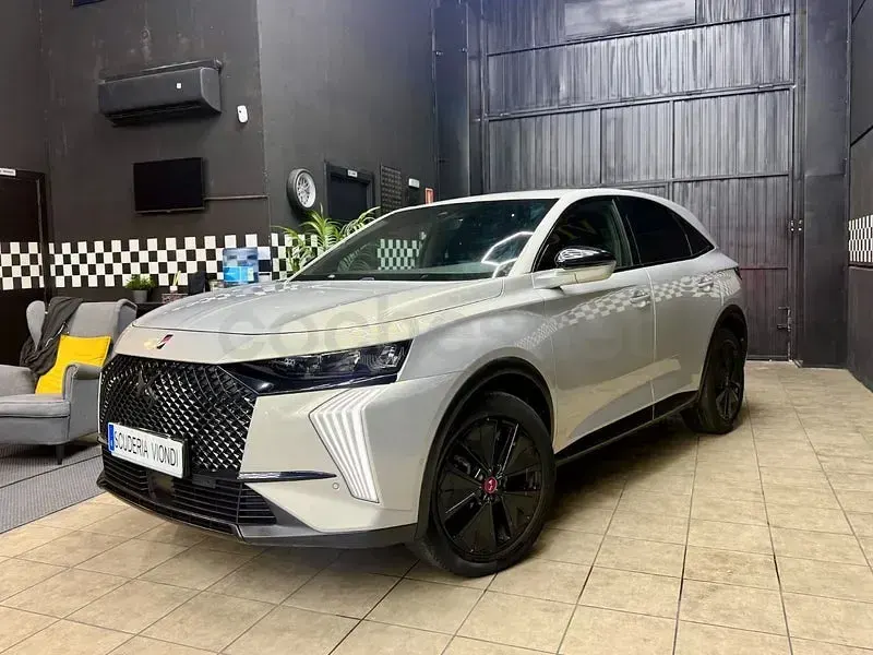 Usado DS Automobiles DS7 Crossback Performance 130 CV (95 kW) 2023 Gris / plata SUV