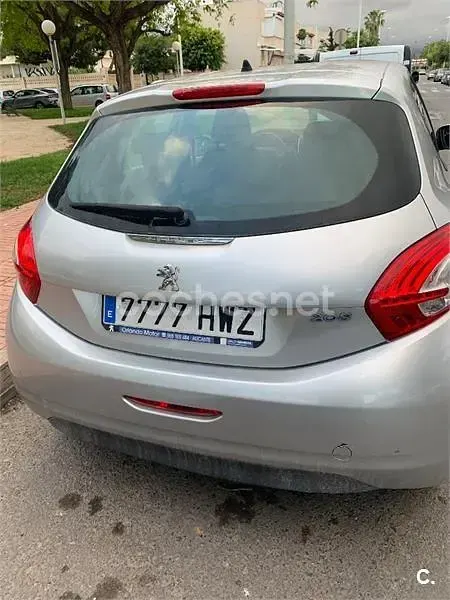 Usado Peugeot 208 Active 82 CV (60 kW) 2014 Gris / plata Utilitario