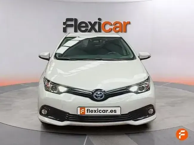 Usado Toyota Auris Hybrid Edition 136 CV (100 kW) 2018 Blanco Berlina