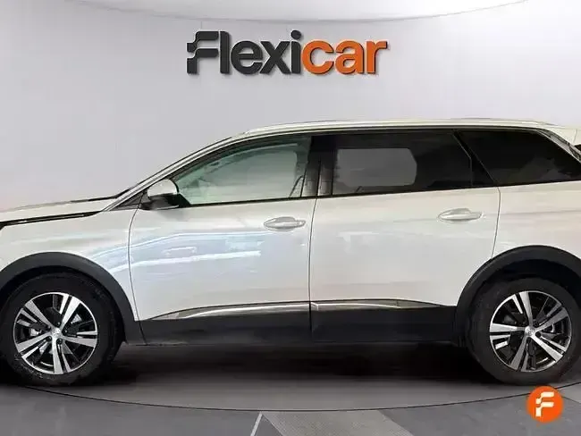 Usado Peugeot 5008 Allure 130 CV (95 kW) 2021 Blanco SUV