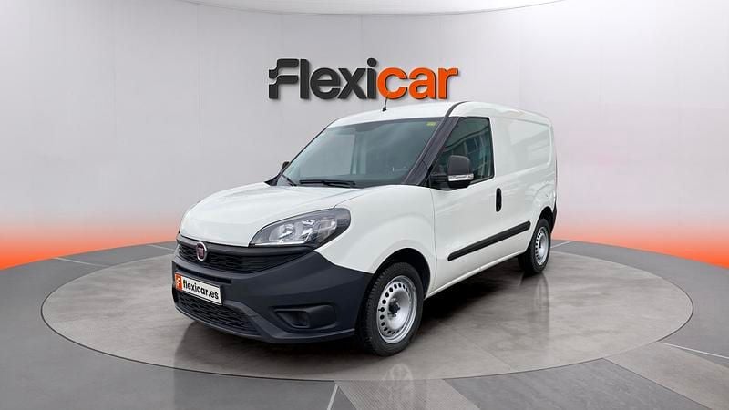 Usado Fiat Doblò Easy 120 CV (88 kW) 2018 Blanco Monovolumen