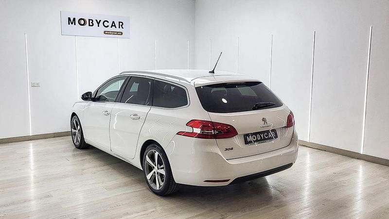 Usado Peugeot 308 SW Allure 131 CV (96 kW) 2019 Blanco Familiar