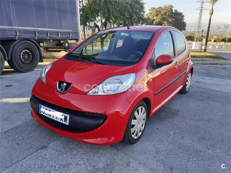 Usado Peugeot 107 68 CV (50 kW) 2007 Rojo Utilitario