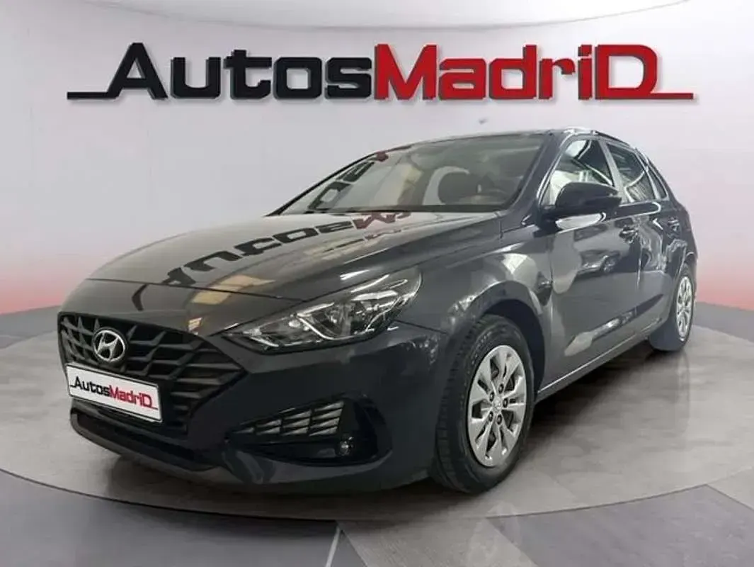 Usado Hyundai i30 110 CV (80 kW) 2021 Gris Utilitario