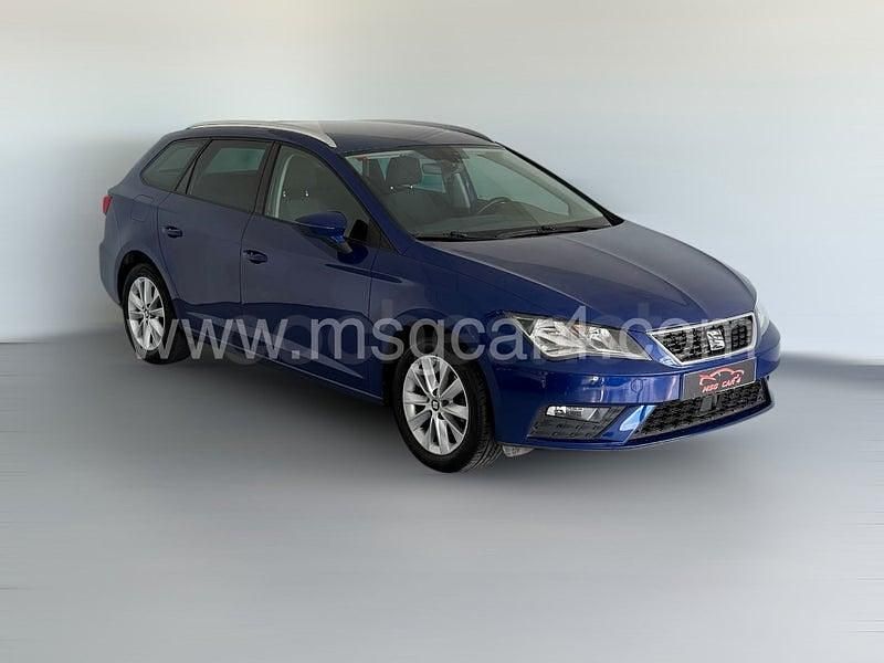 Usado Seat Leon Style 110 CV (80 kW) 2018 Azul Familiar