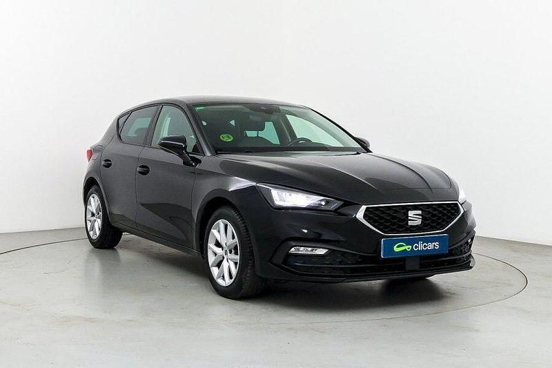 Usado Seat Leon Style 115 CV (84 kW) 2021 Negro Berlina
