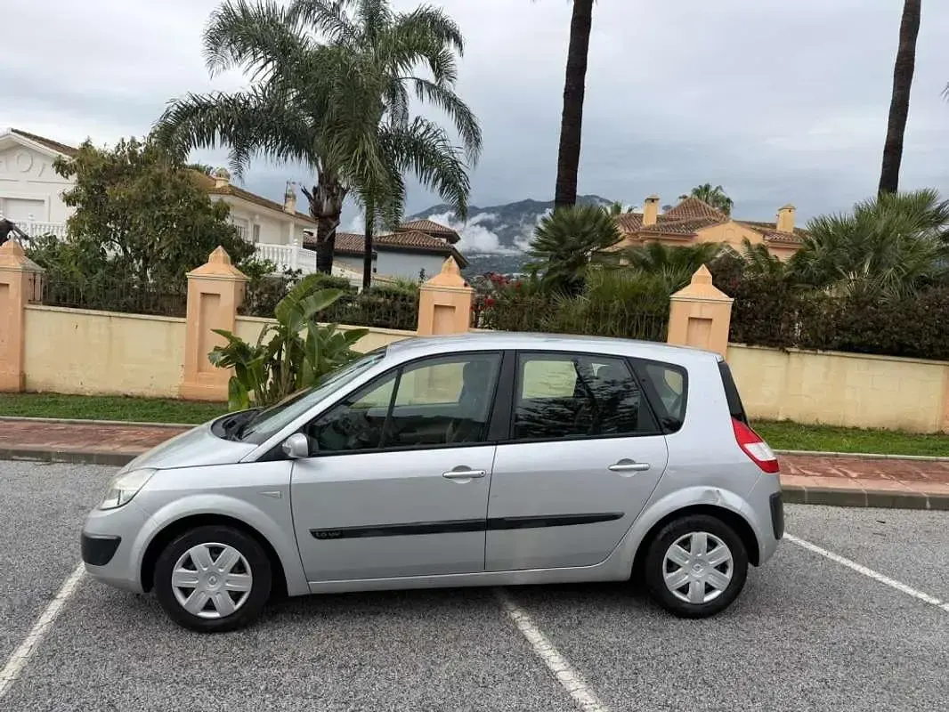 Usado Renault Scenic E-Tech Privilege 111 CV (81 kW) 2007 Gris Monovolumen