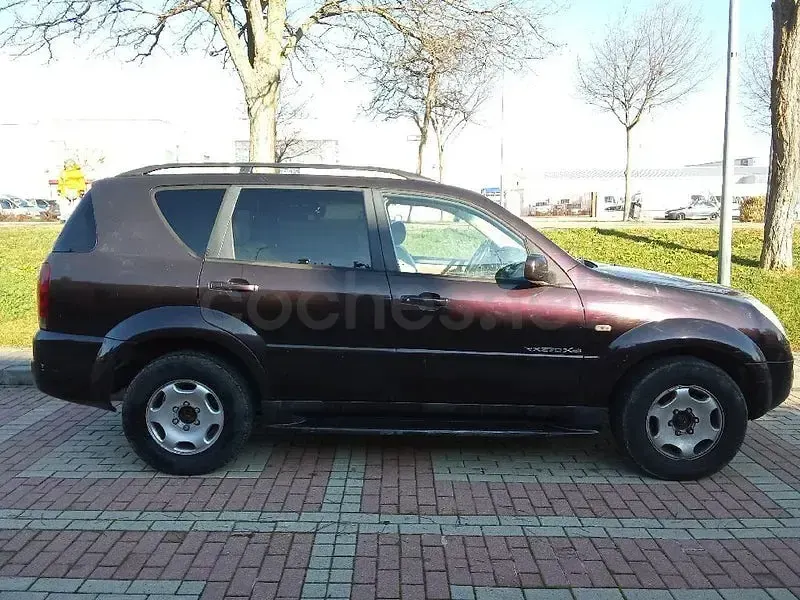 Usado SsangYong Rexton 165 CV (121 kW) 2006 Marrón SUV