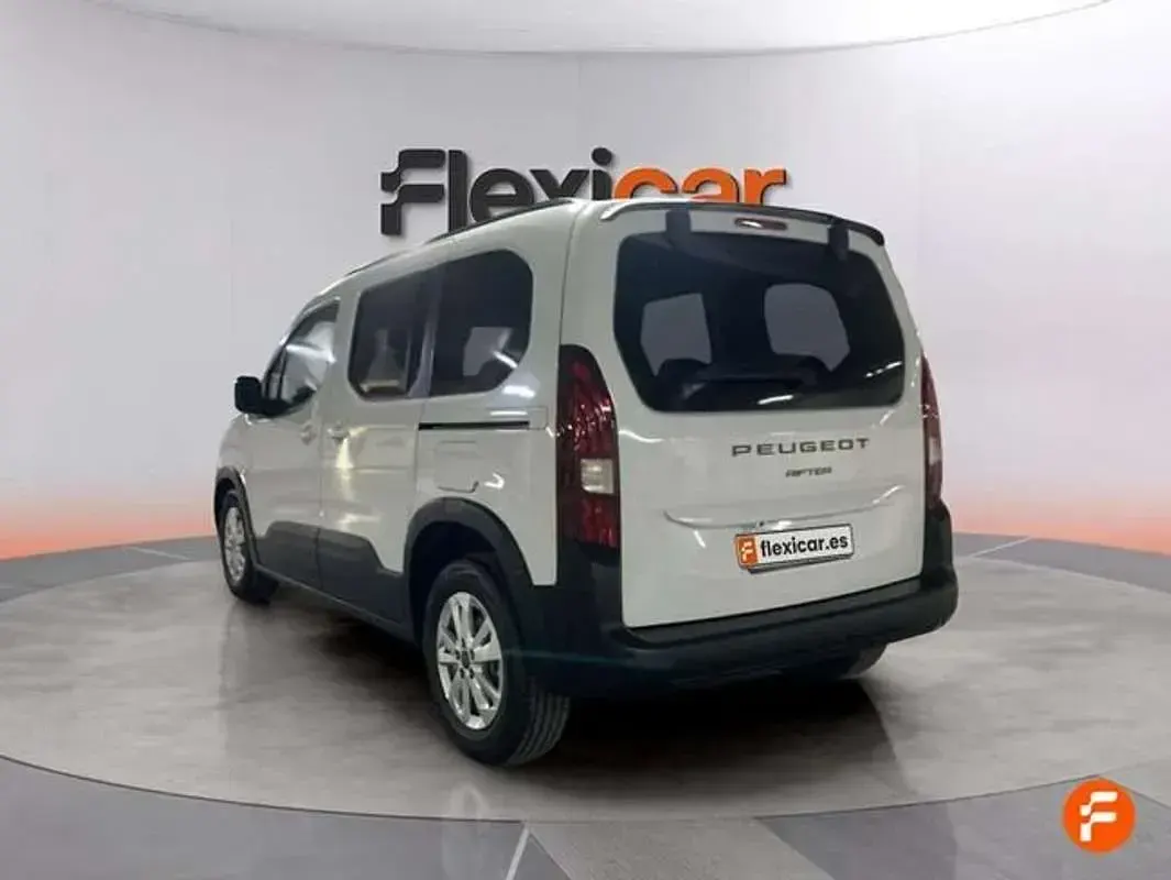 Usado Peugeot Rifter Allure 101 CV (74 kW) 2024 Blanco Monovolumen