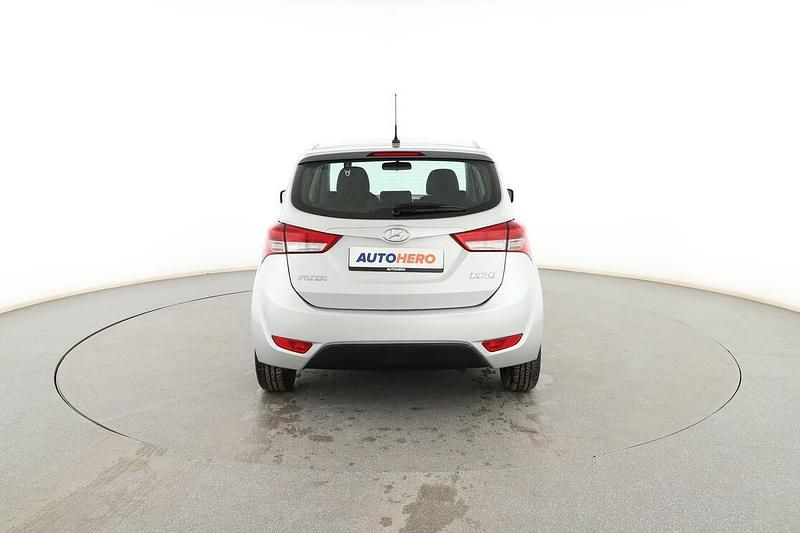 Usado Hyundai ix20 Comfort 90 CV (66 kW) 2016 Gris Utilitario