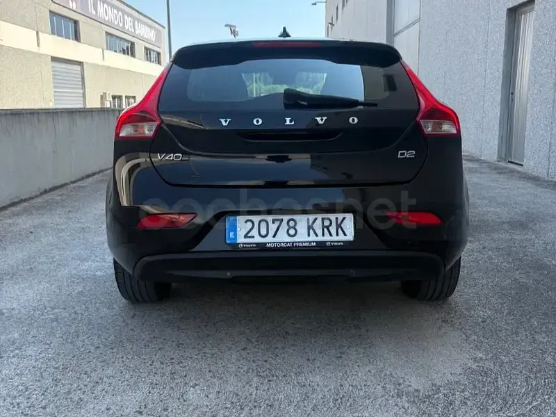 Usado Volvo V40 Kinetic 115 CV (84 kW) 2018 Negro Berlina