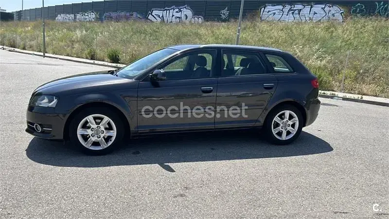 Usado Audi A3 Attraction 105 CV (77 kW) 2012 Negro Utilitario