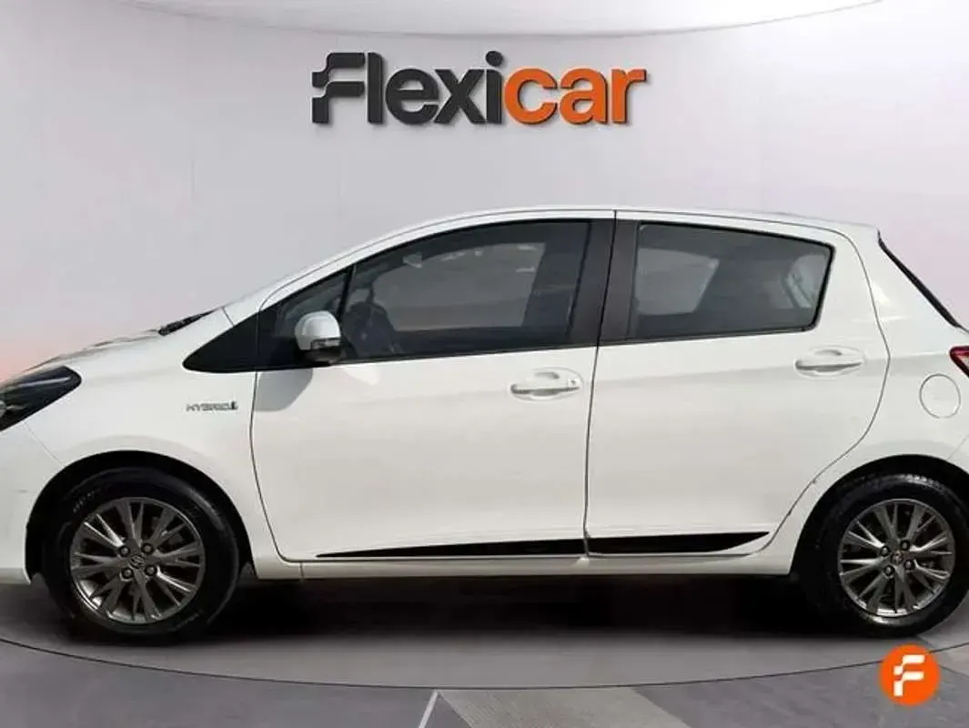 Usado Toyota Yaris Active 116 CV (85 kW) 2020 Blanco Utilitario