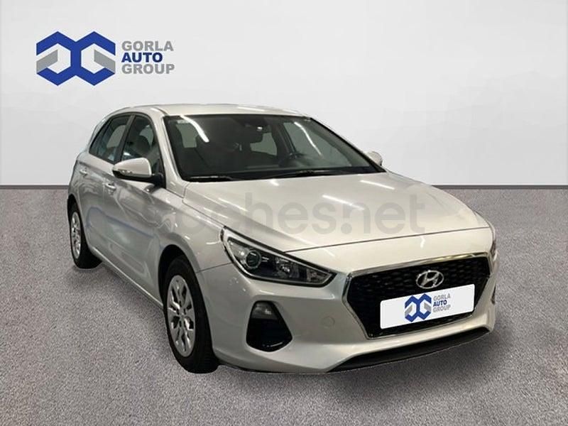 Usado Hyundai i30 120 CV (88 kW) 2017 Gris / plata Berlina