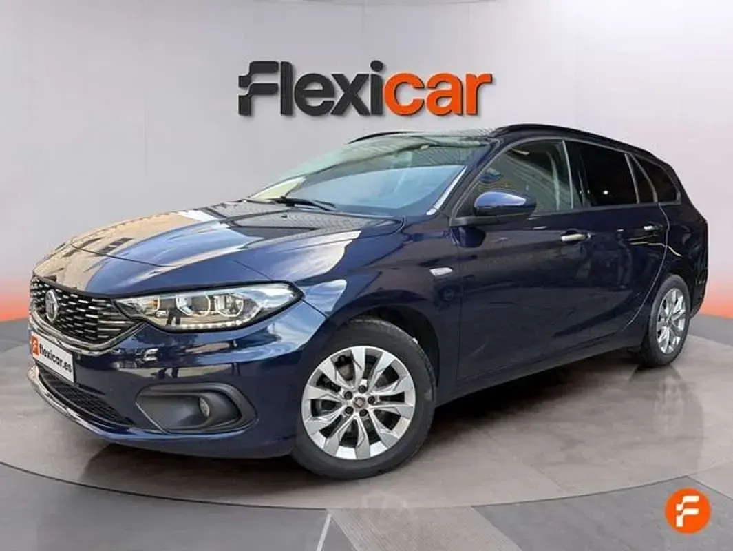 Usado Fiat Tipo Easy 120 CV (88 kW) 2019 Negro Familiar