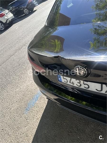 Usado Alfa Romeo Giulia 136 CV (100 kW) 2017 Negro Berlina
