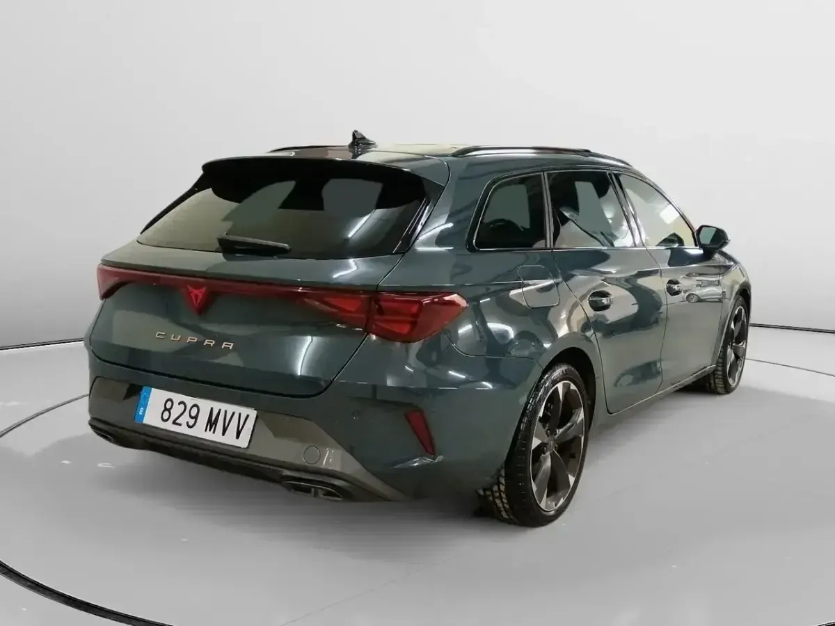 Usado Cupra Leon 150 CV (110 kW) 2024 Azul Familiar