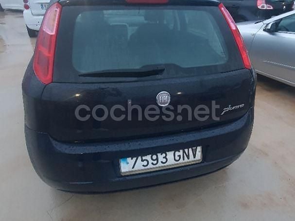 Usado Fiat Punto Dynamic 95 CV (69 kW) 2009 Negro Berlina