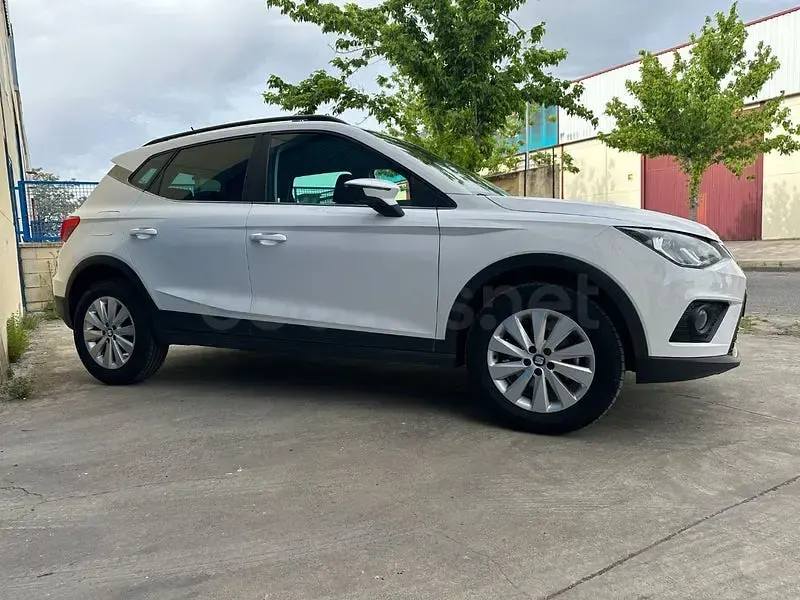Usado Seat Arona Ecomotive 95 CV (69 kW) 2017 Blanco SUV