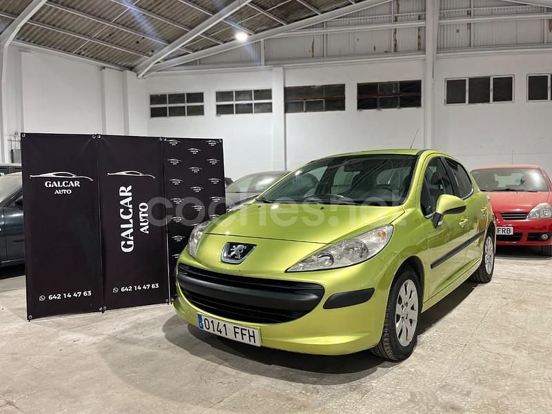 Verde Usado 2007 Peugeot 207 Berlina | 3999 € (Buen precio) - Imagen 1/4